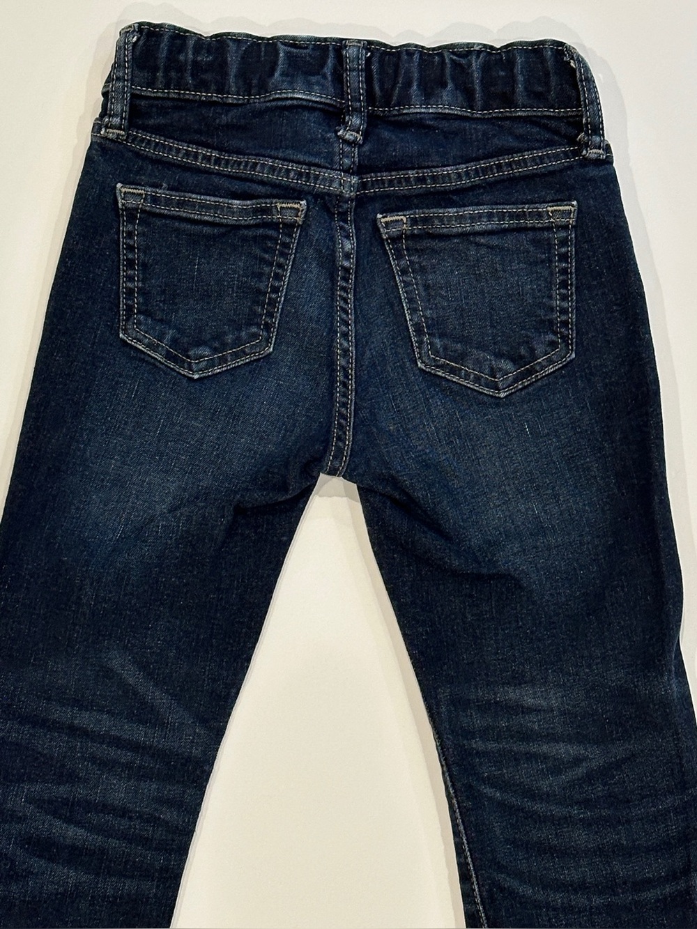 Bundle of 2 Slim 360 stretch jeans for boys from Old Navy. Size 5 - Picture 4 of 6